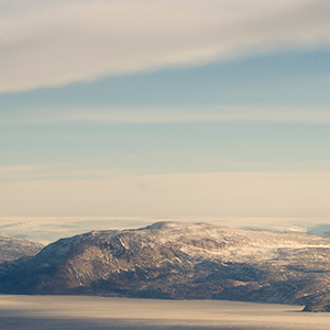 格陵兰乌玛纳克的俯瞰景。联合国图片/Mark Garten